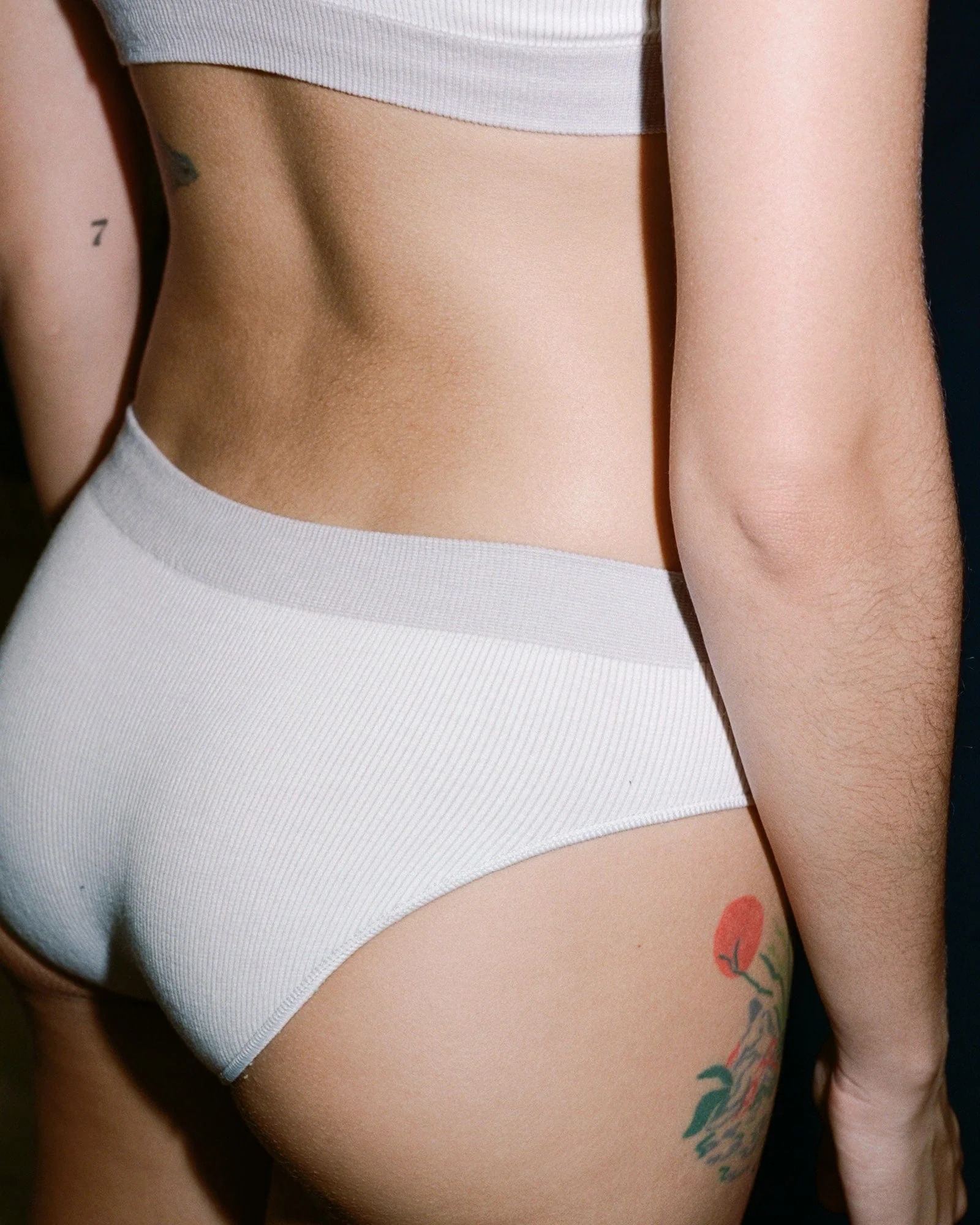 Fine Seamless Bell Pants - Image 3