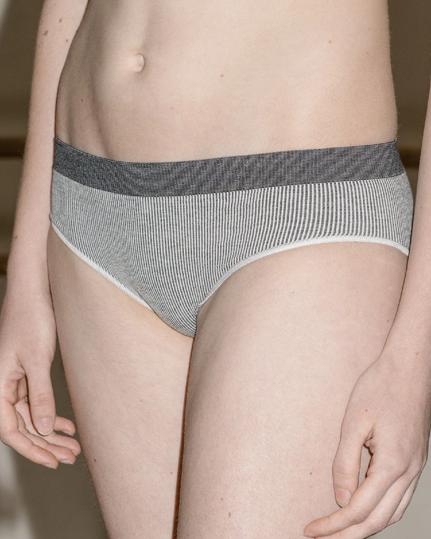 Fine Seamless Bell Pants - Image 3