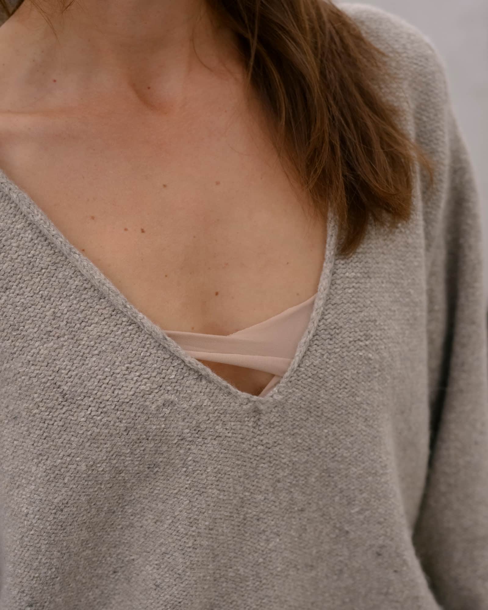 Soar V Neck - Image 10