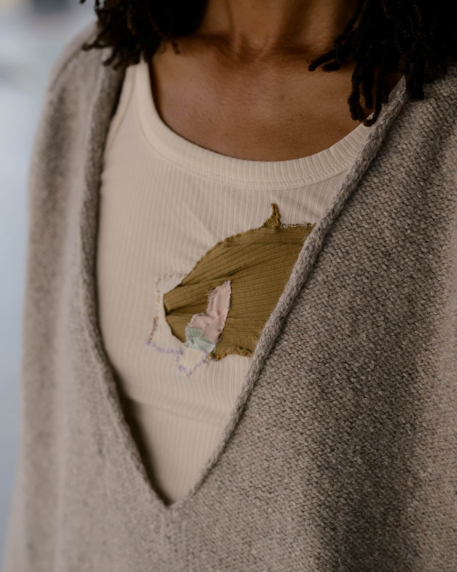 Soar V Neck - Image 4