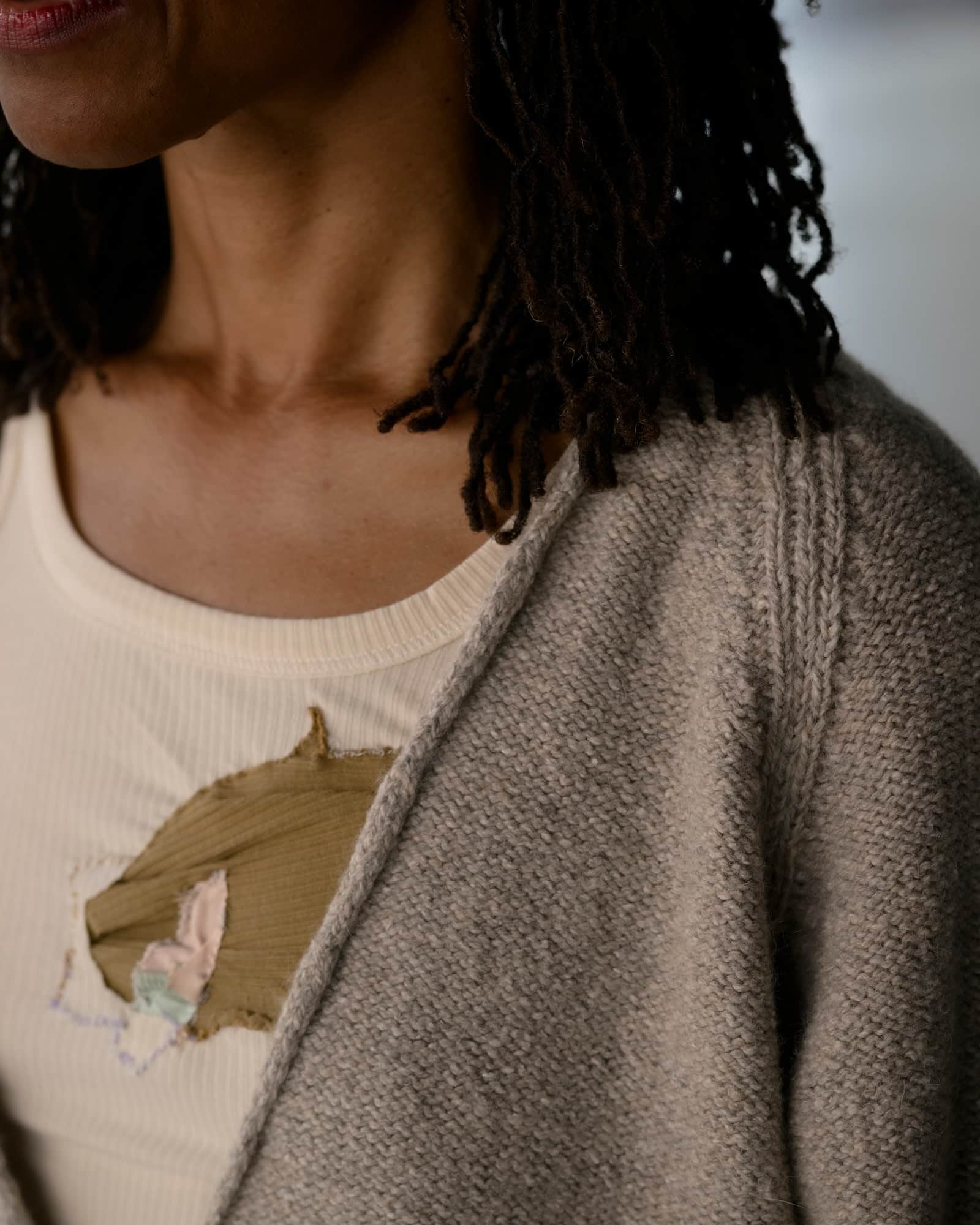 Soar V Neck - Image 5