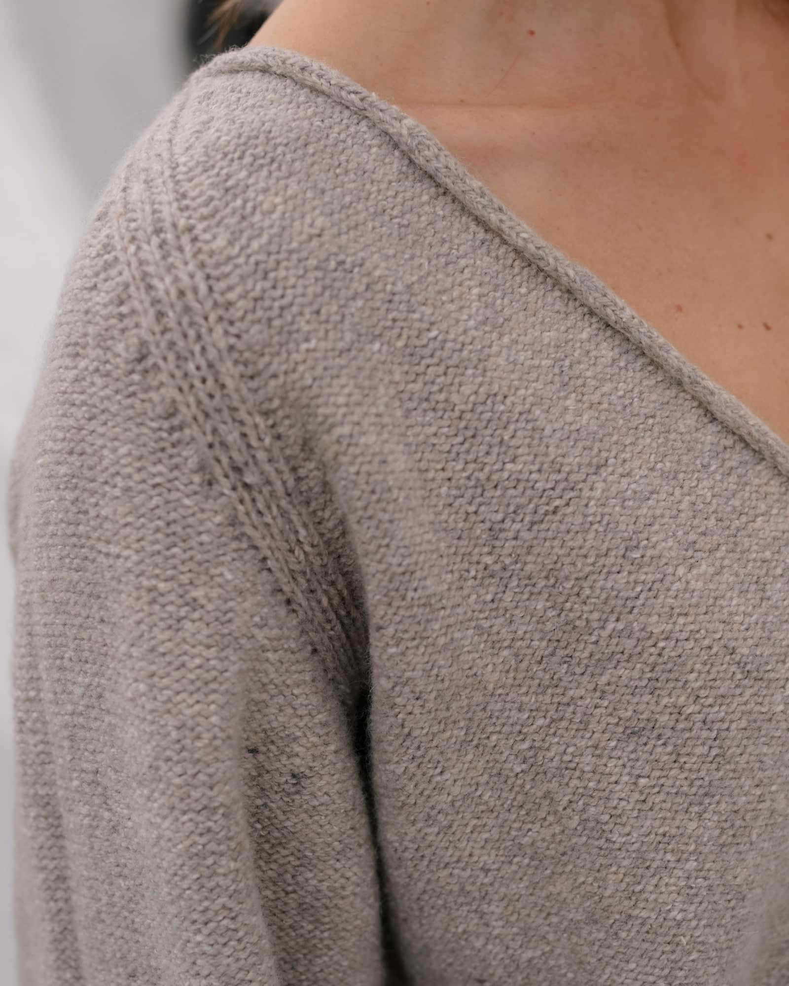 Soar V Neck - Image 9